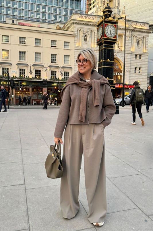 Осень в стиле: Элегантные образы для женщин за 50