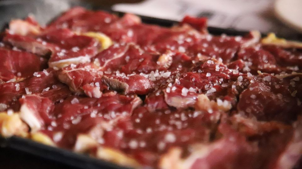 Недопустимый промах: раскрыта главная ошибка при разморозке мяса