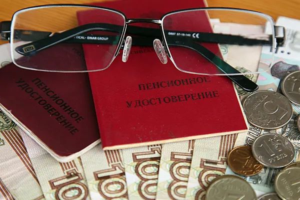 Почему российские пенсии остаются на уровне 23 000 рублей: взгляд на пенсионную пропасть 2025 года