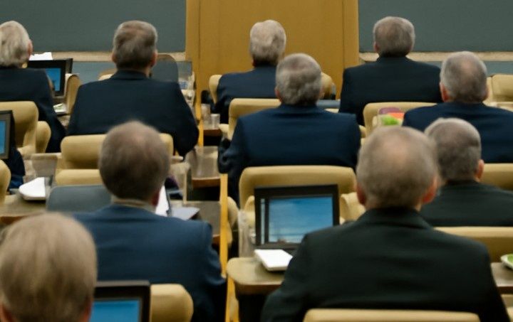 Госдума предлагает переосмыслить пенсии для родителей: двойной стаж за уход за детьми