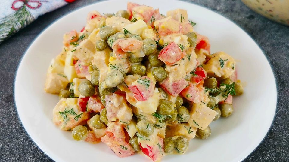 Изысканный салат, вдохновленный оливье: новый рецепт