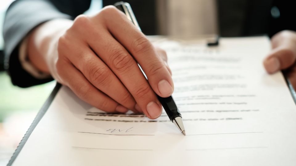 Как действовать, если сотрудник МФЦ отклоняет заявление на субсидию