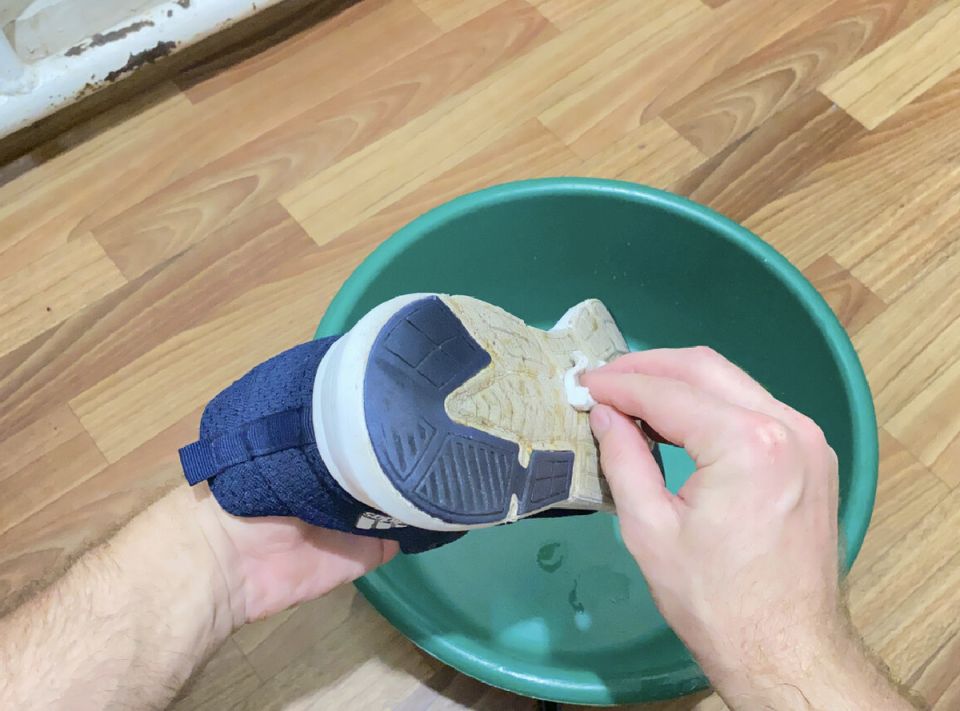 Как легко отбелить подошву кроссовок: простой и доступный метод