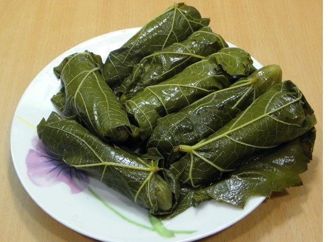 Удивительный рецепт: маринованные огурцы в виноградных листьях с виноградным соком