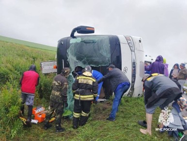 Стало известно о состоянии пассажиров перевернувшегося автобуса