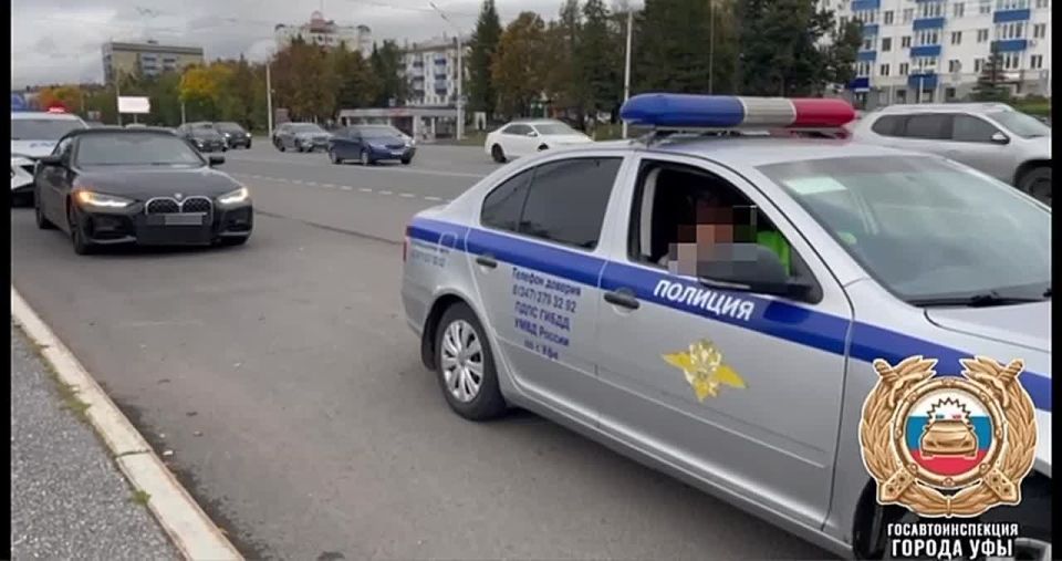 Задержали лихача на BMW. В соцсетях инспекторы ГАИ нашли видео, на котором водитель на дорогой иномарке устроил дрифт на площади перед Дворцом спорта