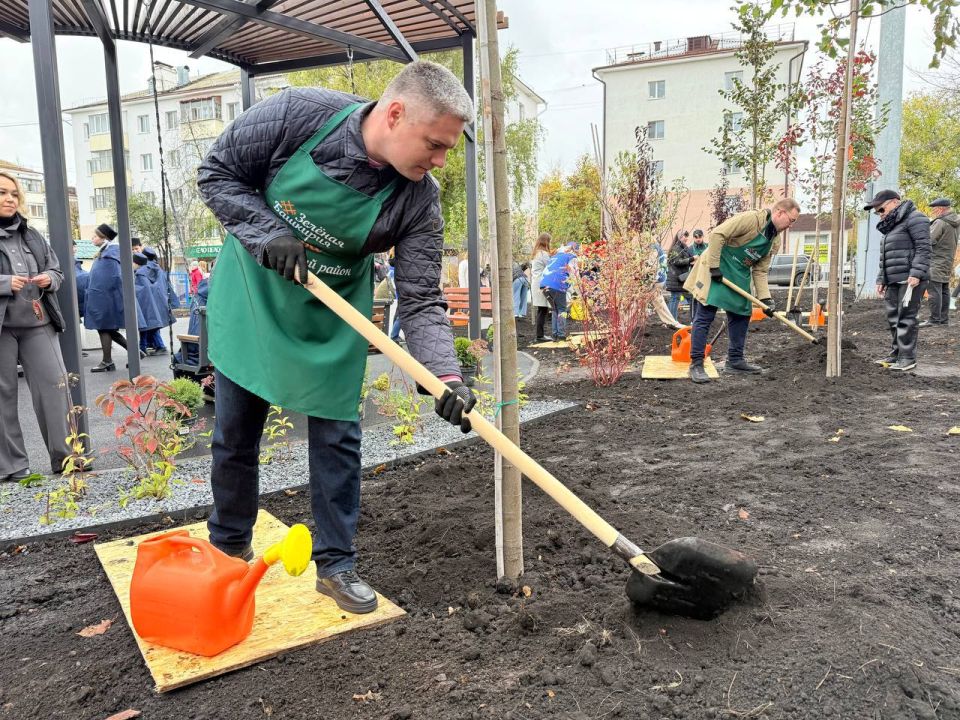В Октябрьском районе появился сквер Солнечного дождя