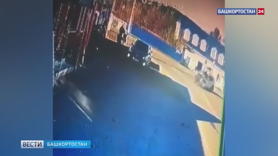 Момент ДТП с участием легковушки и мотоцикла в Башкирии, где пострадал подросток, попал на видео