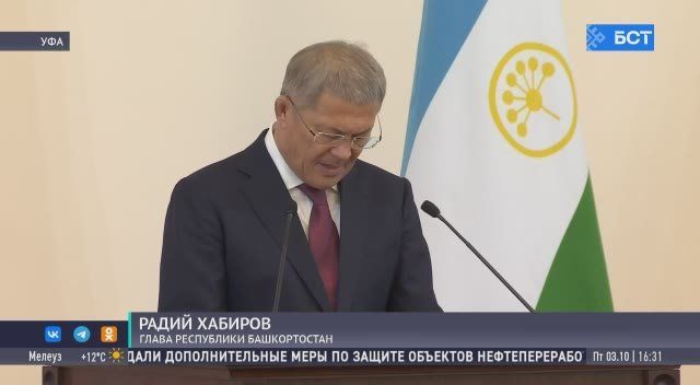 Глава Башкирии вручил госнаграды учителям