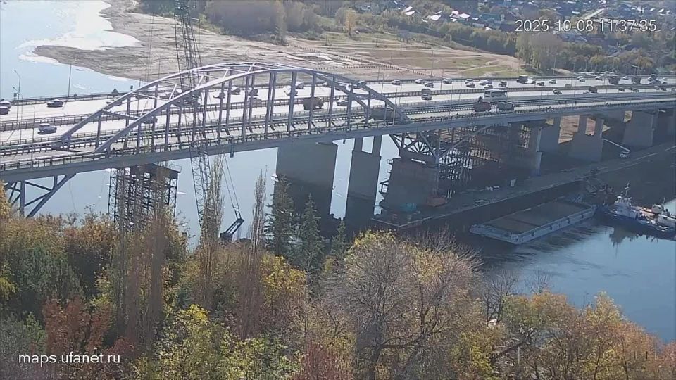 На обновленном Бельском мосту проходят испытания — тяжелая техника проверяет исправность и надежность объекта