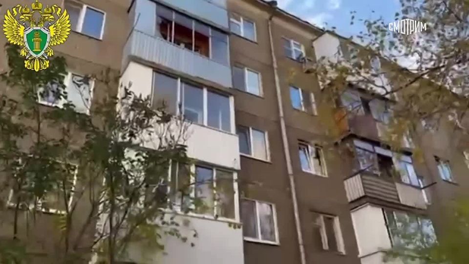 Кадры квартиры в Уфе, из окна которой отец выбросил трехлетнюю дочь, показала прокуратура республики