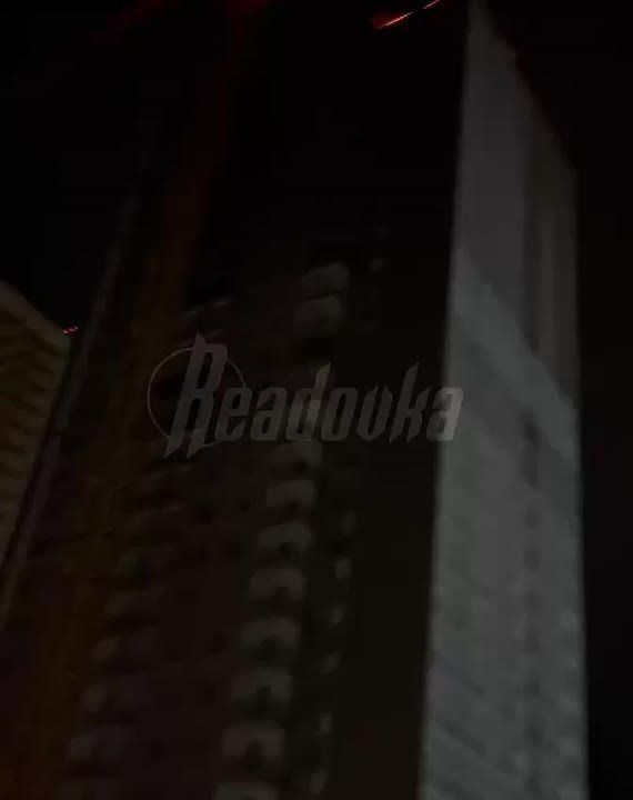 В Уфе загорелась крыша дома в ЖК «Новалэнд» — очевидцы сообщают о взрыве