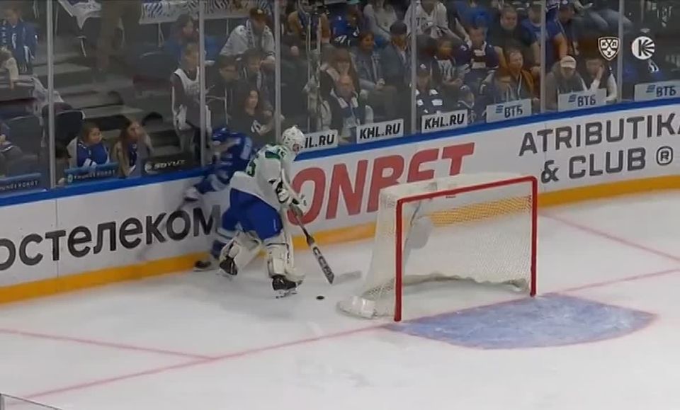 "Салават Юлаев" проиграл "Динамо" 1:4