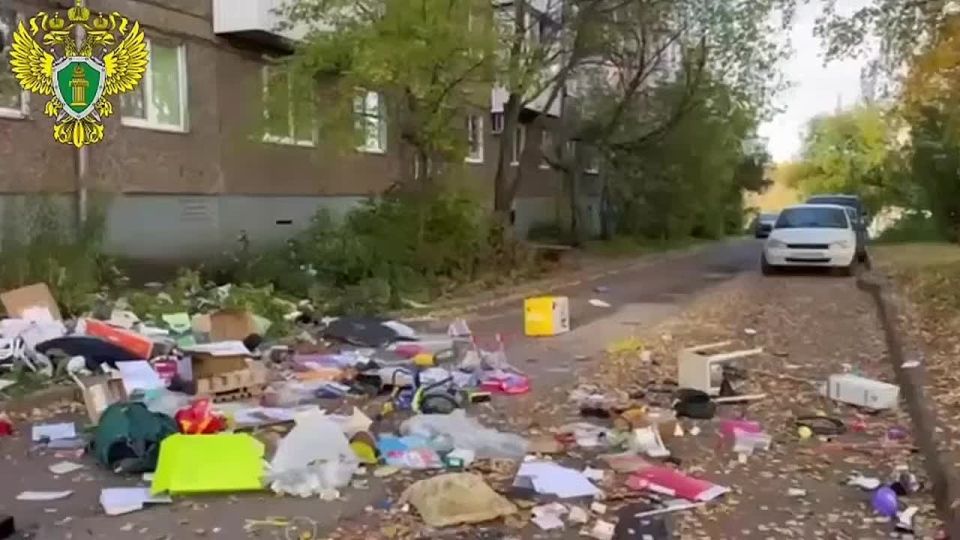 Около двух часов проводили операцию девочке, которую отец выбросил из окна четвёртого этажа в Уфе