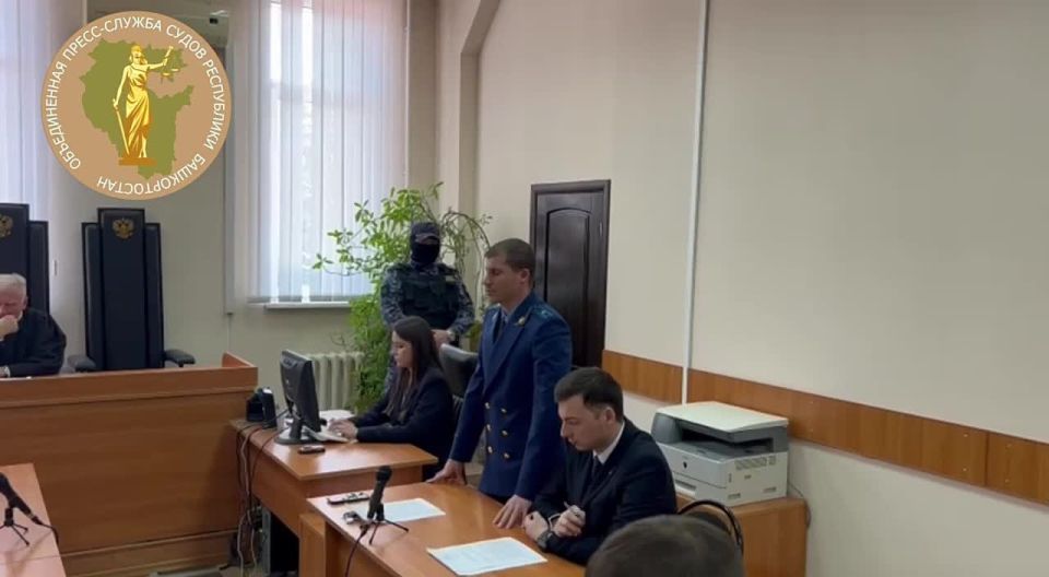 Выбросивший из окна дочь житель Уфы со вчерашнего дня не ответил ни на один вопрос следователя и судьи