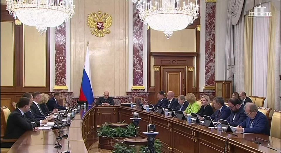 Для самозанятых россиян введут оплачиваемые больничные с 1 января 2026 года, заявил Мишустин