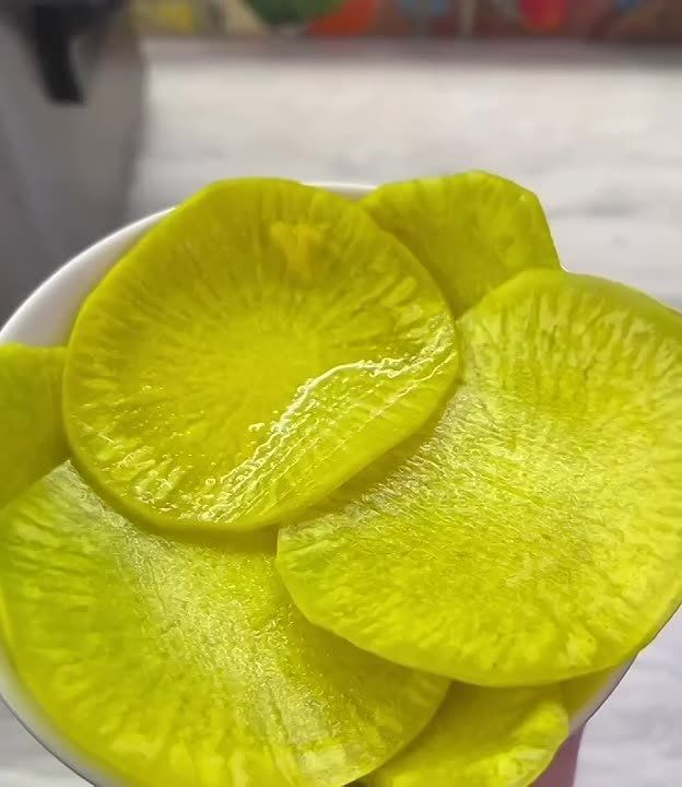 Сегодня наш главнокомандующий на кухне Стелла предлагает приготовить редьку, да непростую, а маринованную - наверняка у многих свой запас этого овоща еще ждёт своего часа