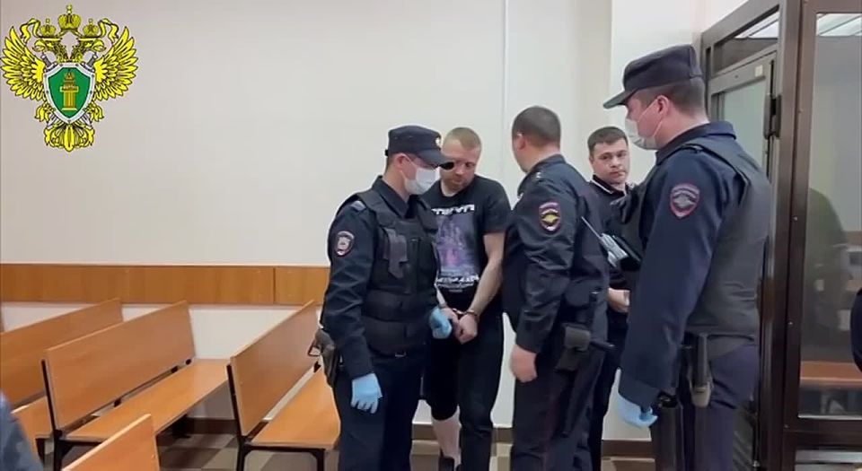 У горе-отца, который выкинул ребенка из окна может быть острый психоз: мнение психиатра