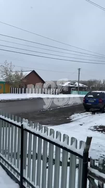 Утро в деревне Кусимовой Абзелиловского района сегодня выдались снежным