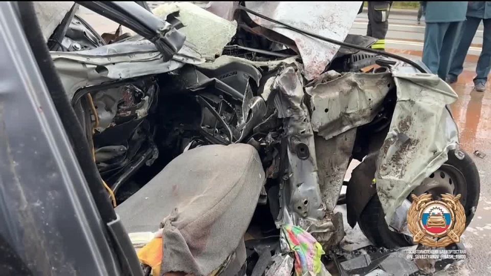 Видео с места ДТП с 10 авто в Уфе