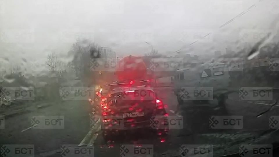 Момент страшной аварии в Уфе попал на видео