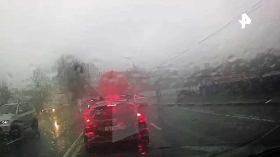 Кадры с моментом массовой аварии в Уфе поступили в распоряжение РЕН ТВ