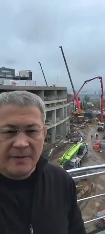 Радий Хабиров: Всем доброе утро!. Воспользовался небольшой паузой, чтобы зайти на стройку нашего будущего межвузовского кампуса