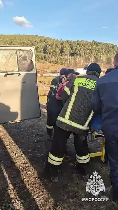 Кадры спасения Полины Захаровой, которая провела три ночи в холодном лесу на Большом Иремеле