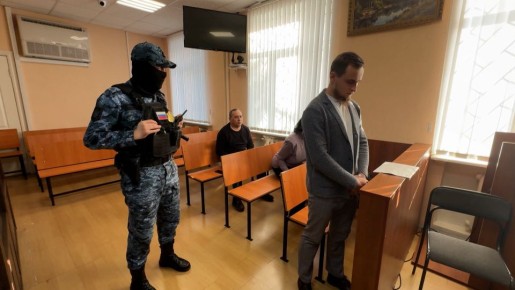 В Уфе начали судить курьера, который нанес фатальный удар перепутавшему его машину с такси