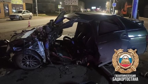 Врезалась в опору ЛЭП. Вчера в третьем часу ночи на улице Мира в Бирске произошло ДТП