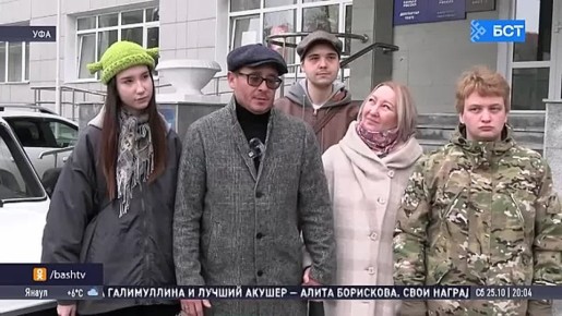 В Уфе семья Латыповых передала автомобиль бойцам СВО