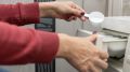 Хитрость французских горничных: вот с чем нужно смешать порошок при стирке