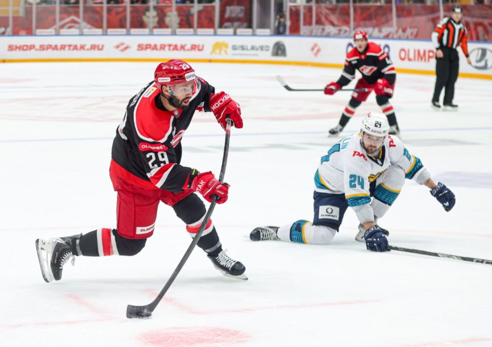 Игрока «Спартака» признали лучшим нападающим недели в КХЛ за четыре шайбы