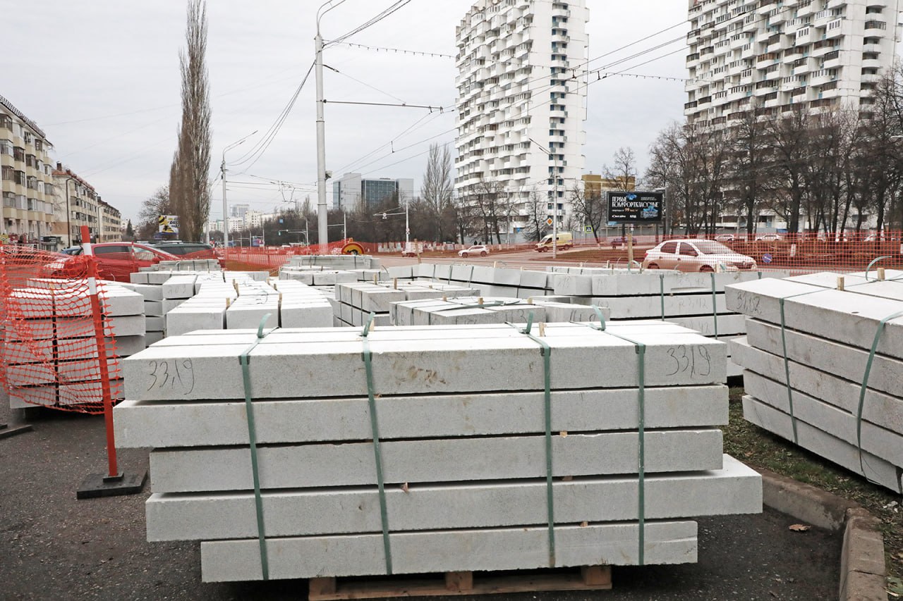 Тротуарное обновление. Благоустройство городских пространств остается одним из приоритетов развития города, в частности – продолжается ремонт и реконструкция тротуаров Тротуарное обновление. Благоустройство городских пространств остается одним из приоритетов развития города, в частности – продолжается ремонт и реконструкция тротуаров