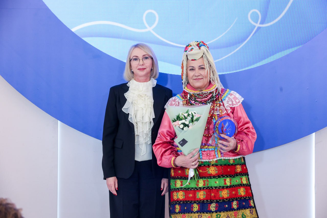 Валентина Матвиенко вручила награды победителям Международного конкурса «Женщины за сохранение традиций» в номинации «Мосты культур и международное взаимодействие» Валентина Матвиенко вручила награды победителям Международного конкурса «Женщины за сохранение традиций» в номинации «Мосты культур и международное взаимодействие»