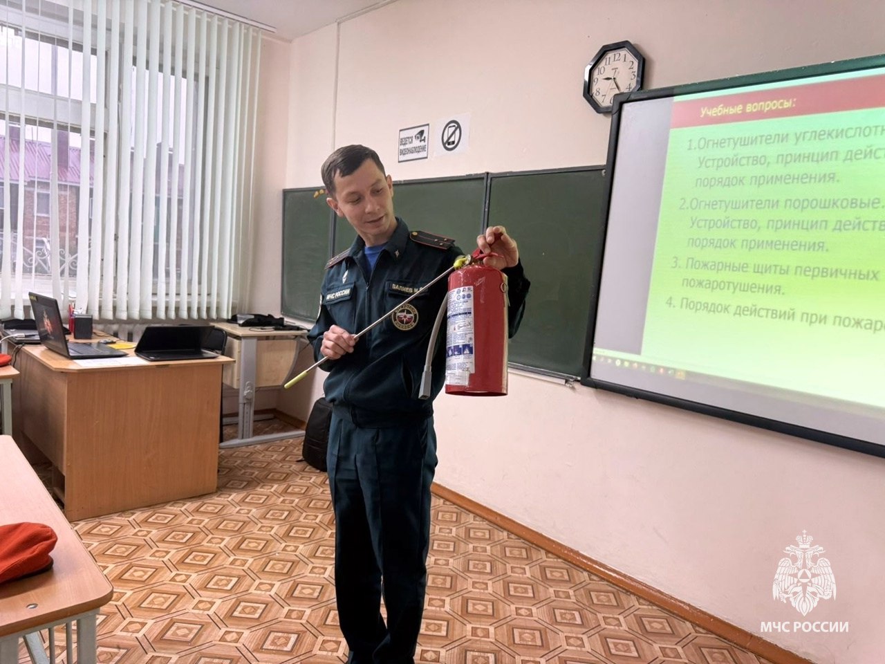 Месячник безопасности: давлекановские кадеты знакомятся с работой пожарных Месячник безопасности: давлекановские кадеты знакомятся с работой пожарных