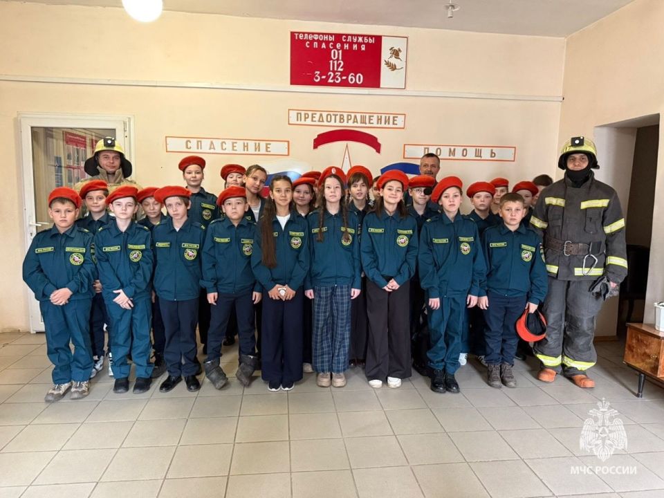Месячник безопасности: давлекановские кадеты знакомятся с работой пожарных