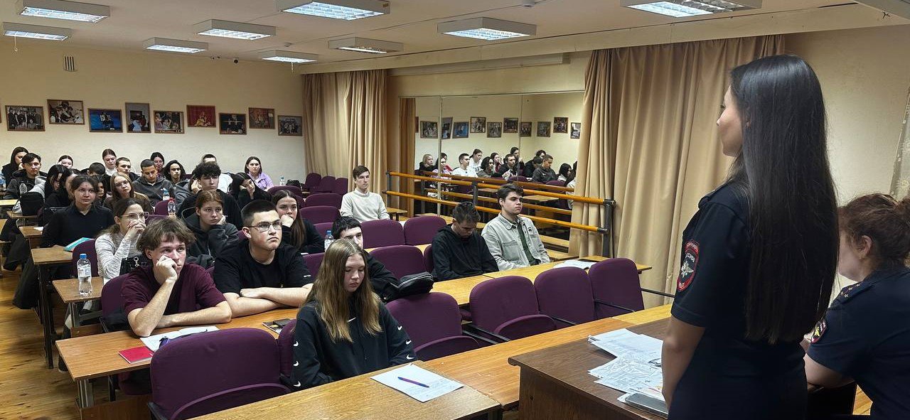 Сотрудники Уфимского ЛУ МВД России на транспорте провели профориентационные встречи с учащимися колледжей