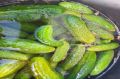 Огурцы в рассоле останутся зелеными и через год: поможет хитрость с водой