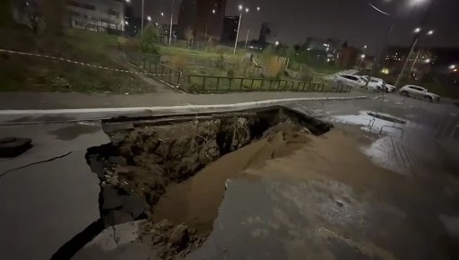 В Уфе провалился грунт из-за утечки на водопроводе