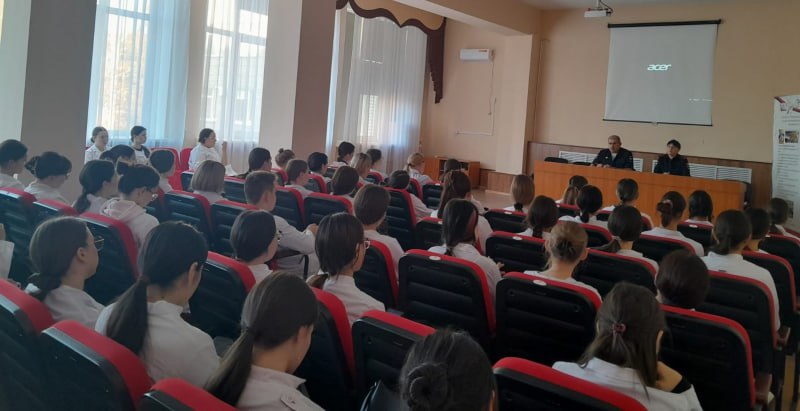 В Нефтекамске будущих медицинских работников предупредили о схемах мошенничества и безопасности на дороге