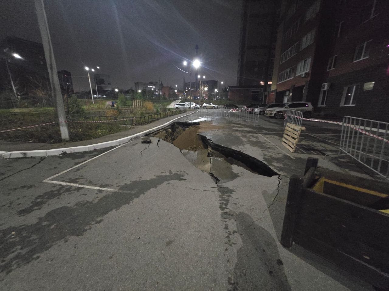 В Уфе обнаружили провал грунта В Уфе обнаружили провал грунта