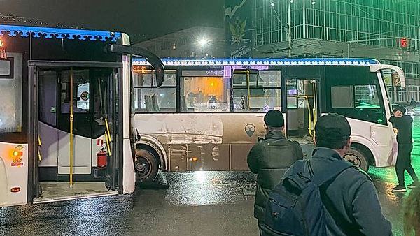 Врезались два пассажирских автобуса