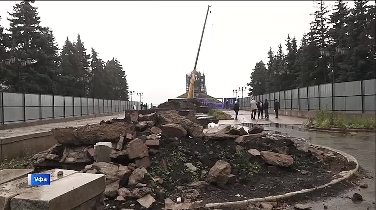 В Уфе продолжается демонтаж памятника Салавату Юлаеву