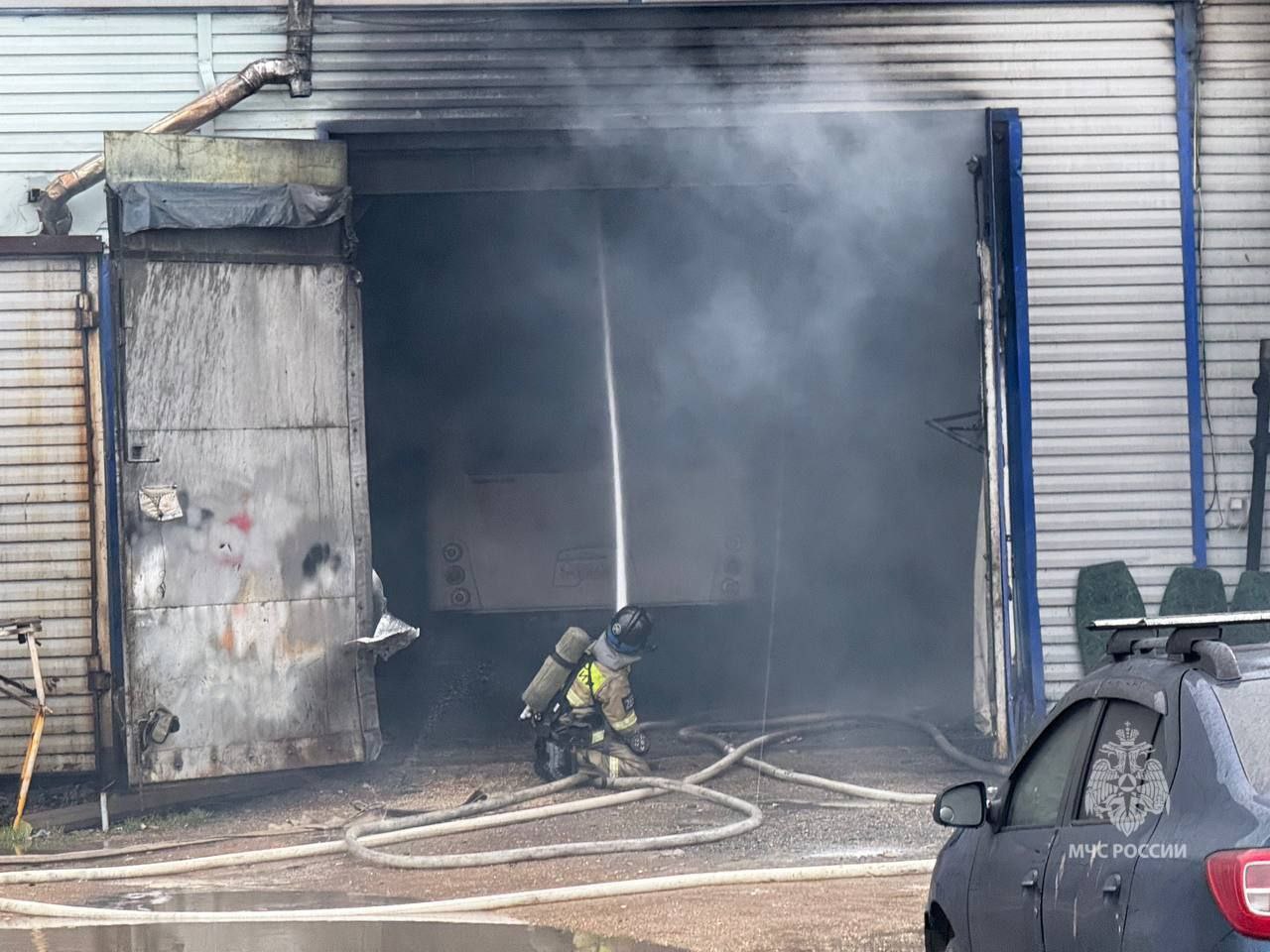 Пожар в автосервисе ликвидирован Пожар в автосервисе ликвидирован