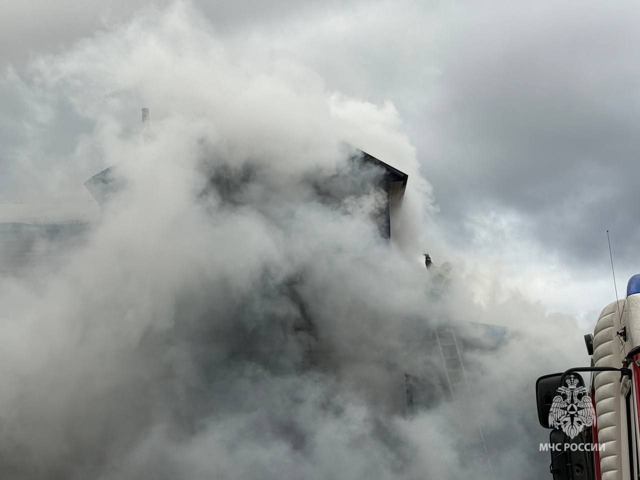 Пожар в автосервисе ликвидирован Пожар в автосервисе ликвидирован