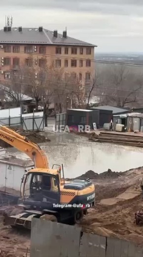 Из-за аварии на стройке в Уфе затопило улицу Ленина