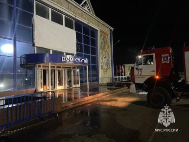 Вспыхнуло здание Дома культуры