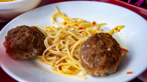 Жарить, тушить или запекать: врач назвал самый безвредный способ приготовления полуфабрикатов