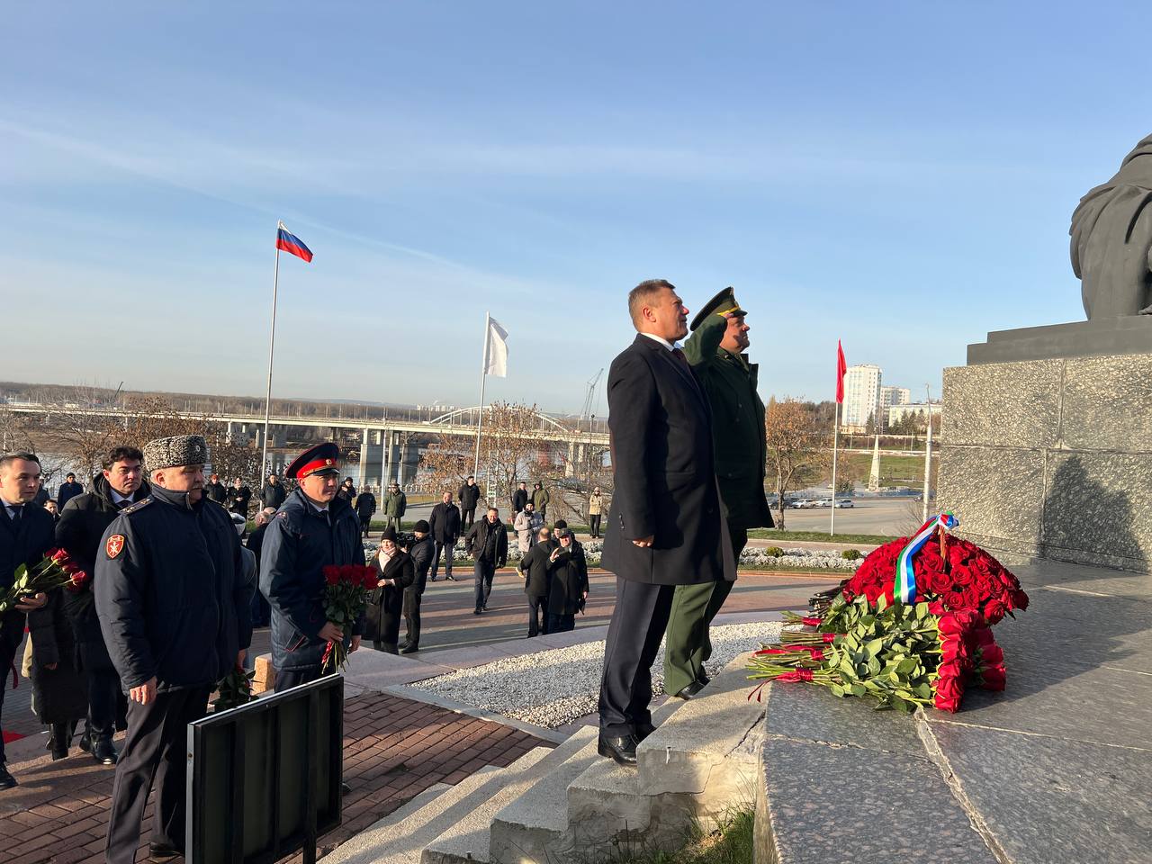 Первый заместитель руководителя следственного управления республики принял участие в торжественном мероприятии, посвященном Дню народного единства Первый заместитель руководителя следственного управления республики принял участие в торжественном мероприятии, посвященном Дню народного единства